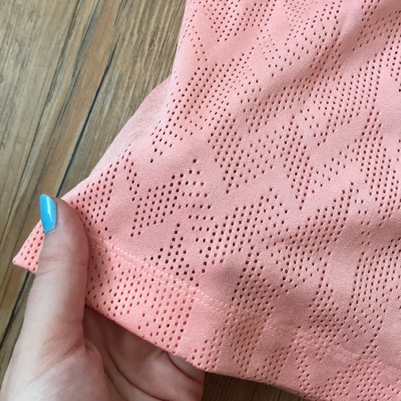 NWT Gap workout tank - Picture 4 of 7